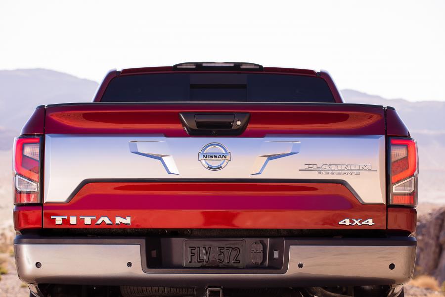 Детали экстерьера Nissan Titan Platinum Reserve Crew Cab 2019 года  (фото 28 из 35)